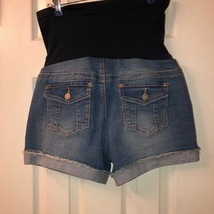Maternity shorts